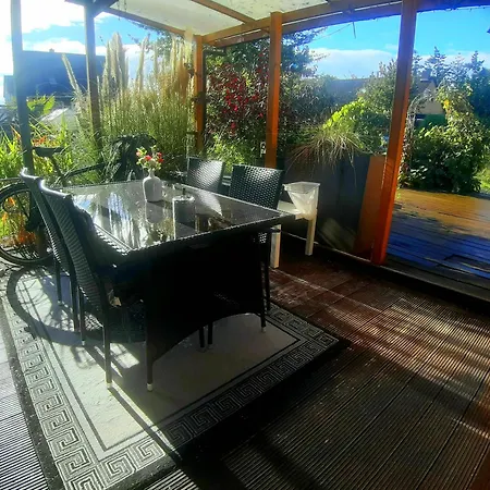 2 Zimmer, Garten, Terrasse, Bad Mit Dusche Und Wc Und Gemeinschaftskueche *
