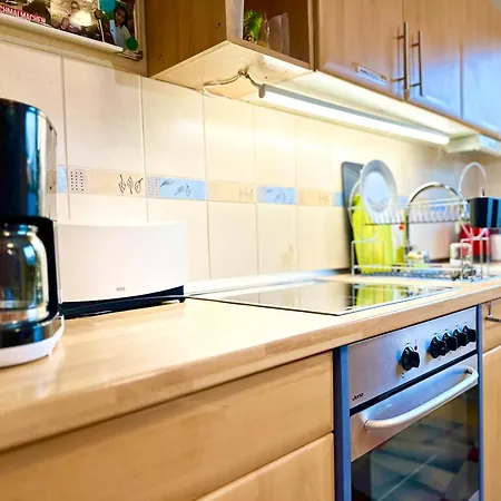 2 Zimmer, Garten, Terrasse, Bad Mit Dusche Und Wc Und Gemeinschaftskueche *